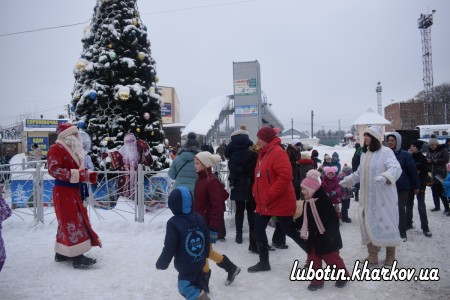 29 грудня біля головної ялинки міста відбулася конкурсно-розважальна програма «Зимові забави»
