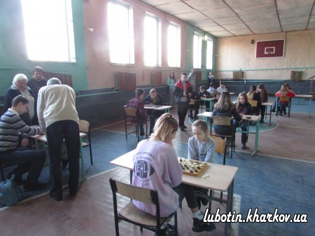 Cпортивно - масові змагання з шашок серед шкільних команд юнаків і дівчат з нагоди зимових свят