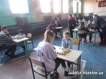 Cпортивно - масові змагання з шашок серед шкільних команд юнаків і дівчат з нагоди зимових свят