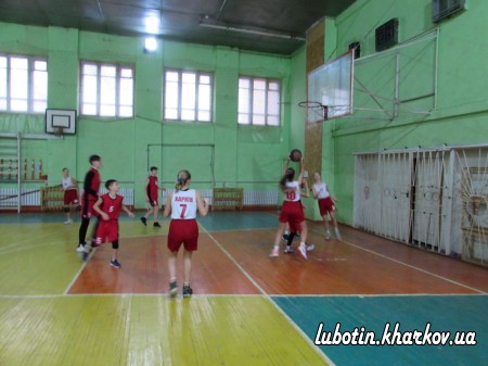 Спортивні змагання з баскетболу присвячені нашим славним героям - захисникам - Дню Збройних Сил України.