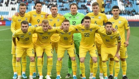 Вітаємо всіх любителів найпопулярнішої гри з Всеукраїнським днем футболу!