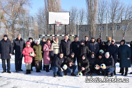 У Манченківській загальноосвітній школі з’явився сучасний багатофункціональний спортивний майданчик