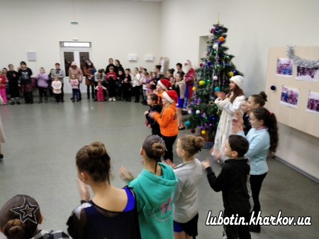 29 грудня у Люботинському міському будинку культури відбулося дитяче новорічне свято.